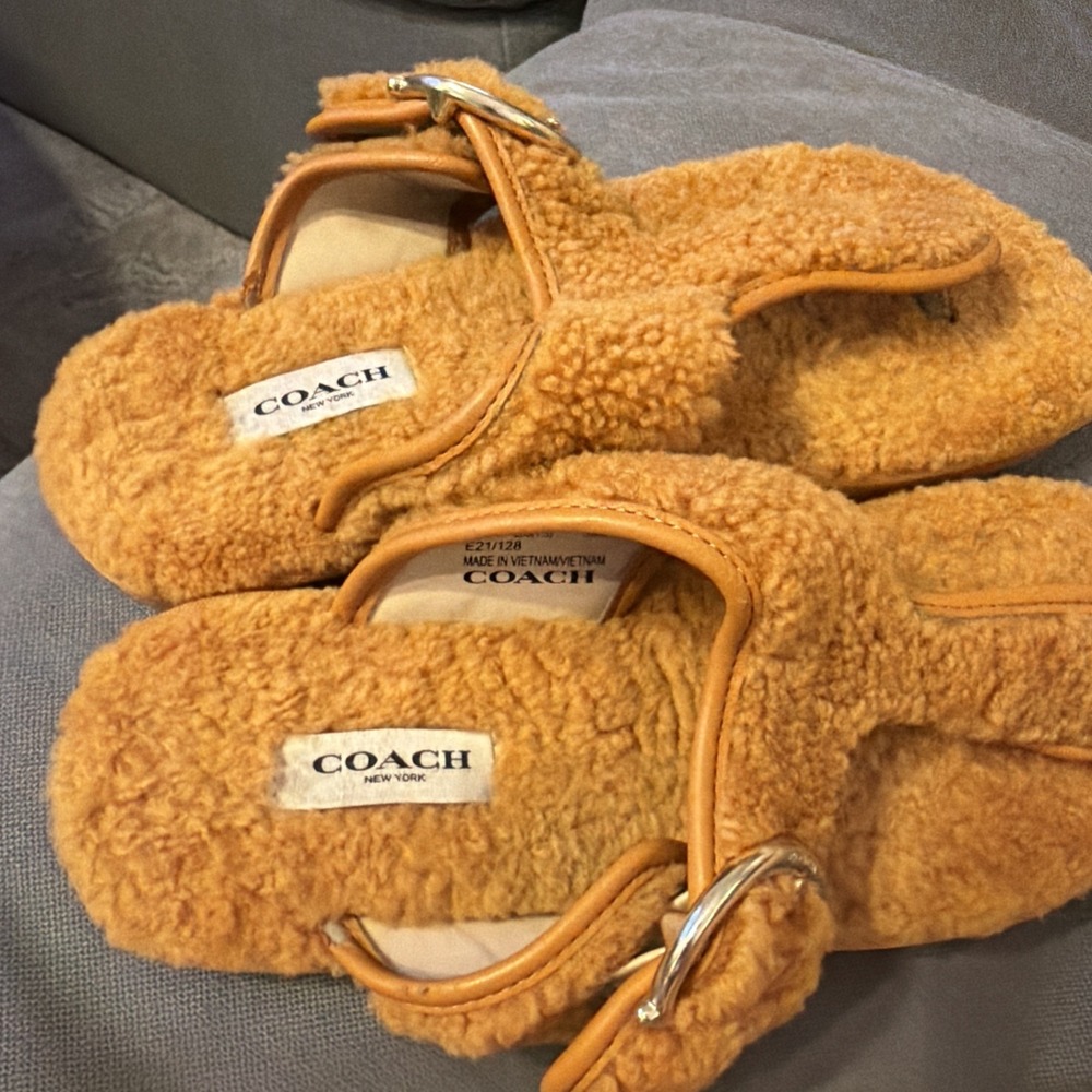 Coach Hollie Shearling Orange Flip Flops Gold Buckle 9B - Picture 3 of 7
